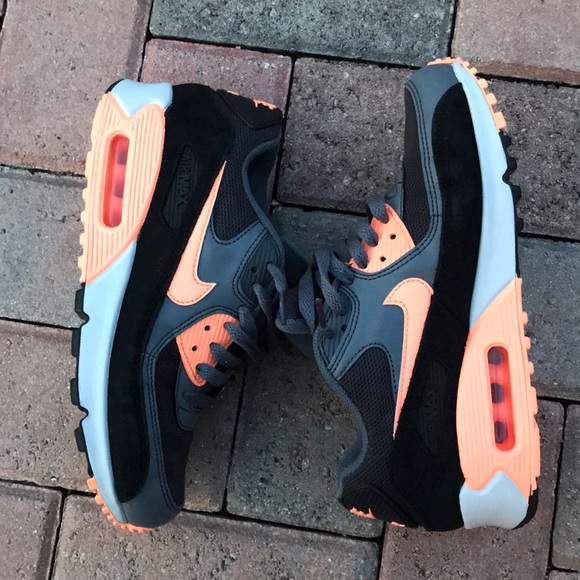 Nike Shoes - Woman’s Nike Air Max 90